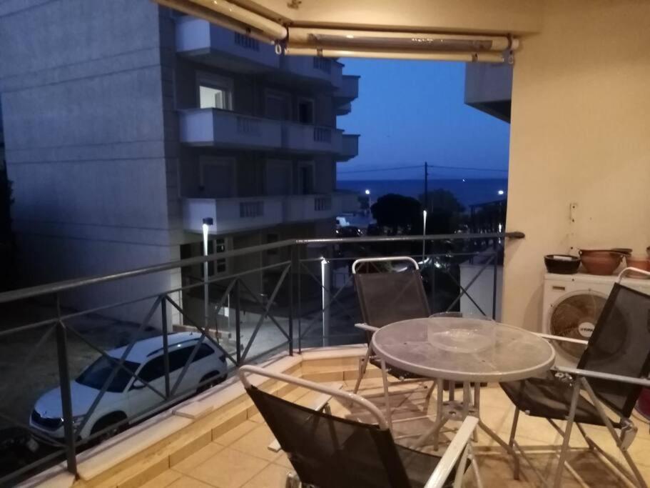 Τεσσαρι Στον Ναυτικο Ομιλο Χiου Apartment Chios Town Bagian luar foto