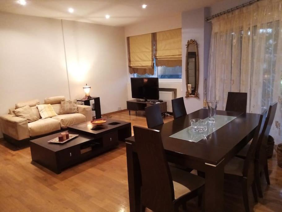 Τεσσαρι Στον Ναυτικο Ομιλο Χiου Apartment Chios Town Bagian luar foto